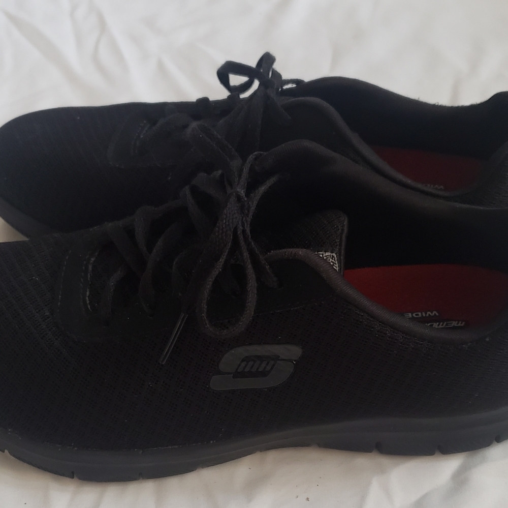 Sketchers Shoes